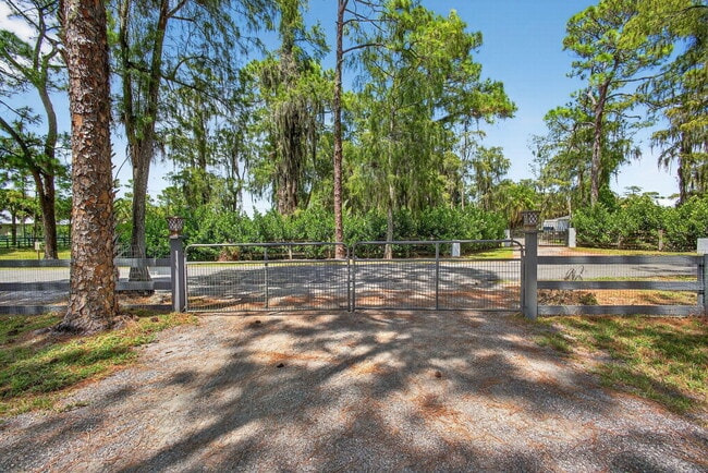 Building Photo - 17218 Shetland Ln