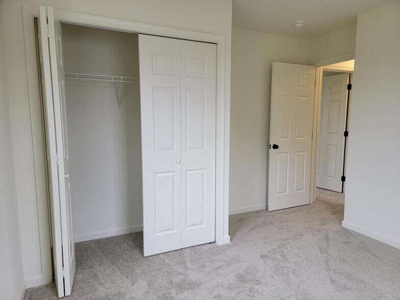 Building Photo - 2058 Main St