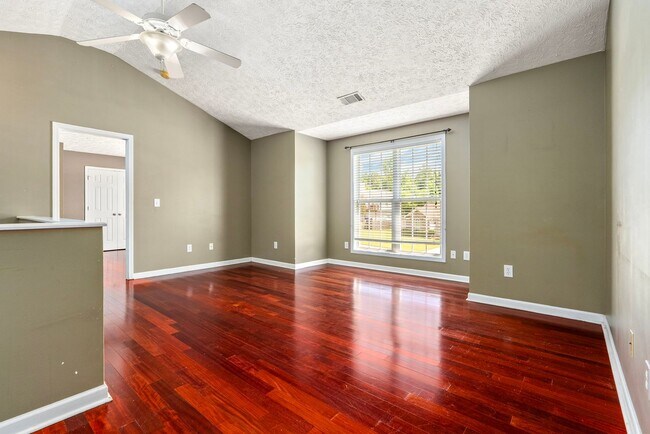 Building Photo - 4264 Live Oak Dr
