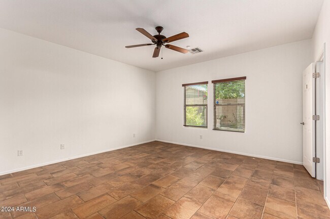 Building Photo - 10847 W Avenida Del Rey