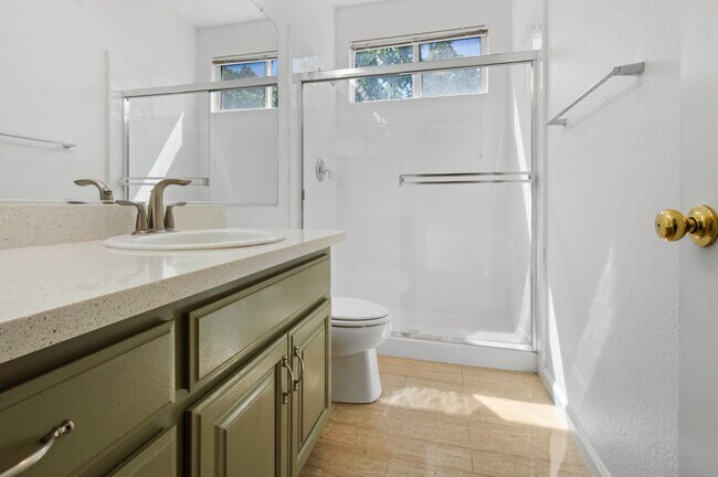 Building Photo - Grand 5-Bedroom Estate — Space, Style & Sophistication