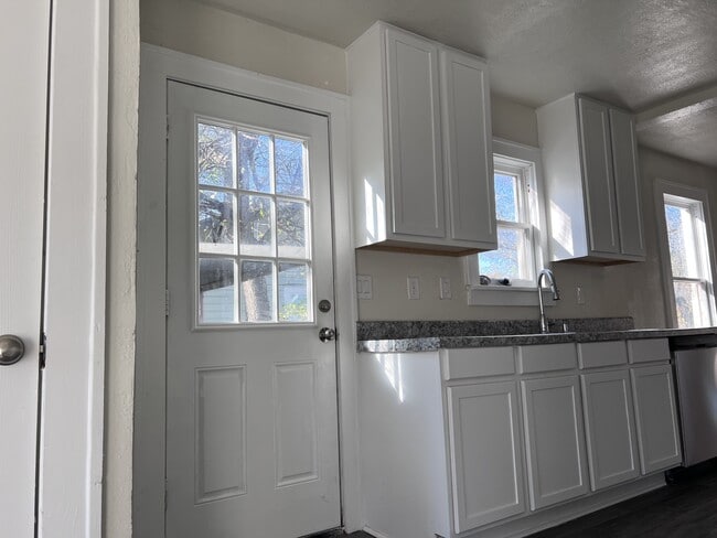 Building Photo - 1008 NW 31st St