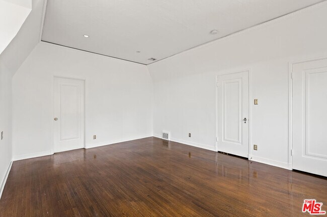 Building Photo - 6311 Heather Dr