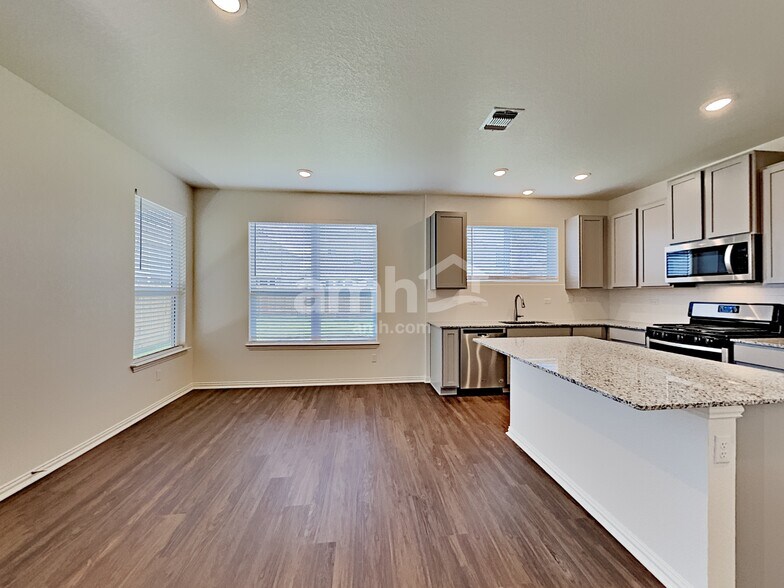 Building Photo - 2721 Wolfcreek