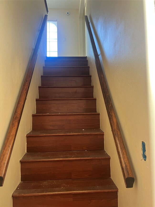 Building Photo - 5604 Chapman St