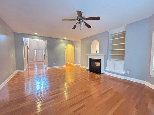 Building Photo - Available 1/15. Beautiful Remodeled 5 BR/4 BA Home in Park West!