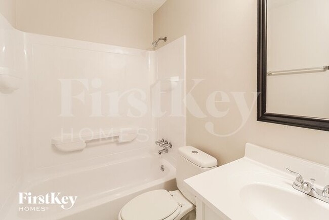 Building Photo - 401 Hemlock Dr