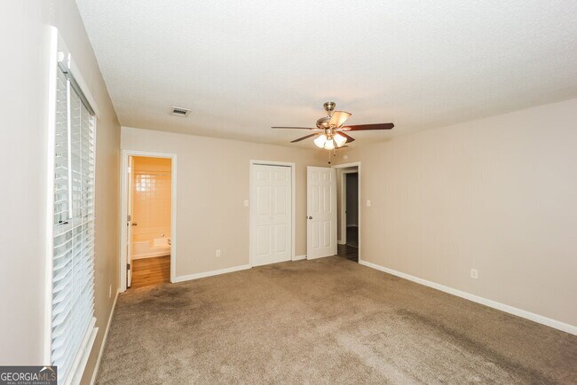 Building Photo - 10916 Clearwater Dr