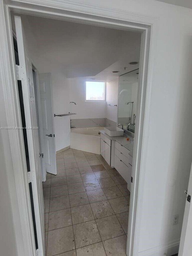 Building Photo - 3370 Hidden Bay Dr