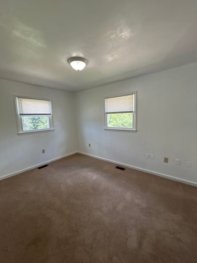 Building Photo - North West 2 bed 1 bath