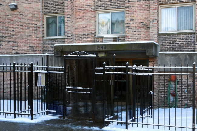 Building Photo - 1533 W Jarvis Ave