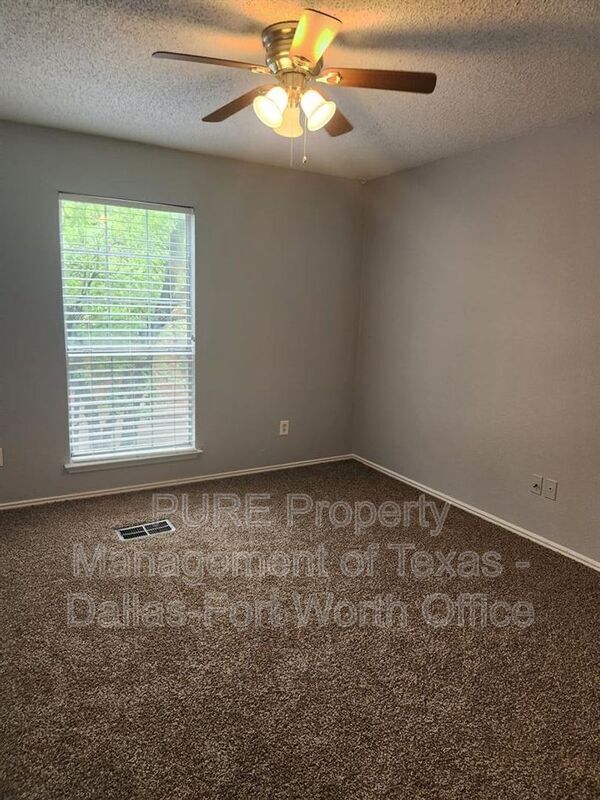Building Photo - 4004 W Pioneer Dr