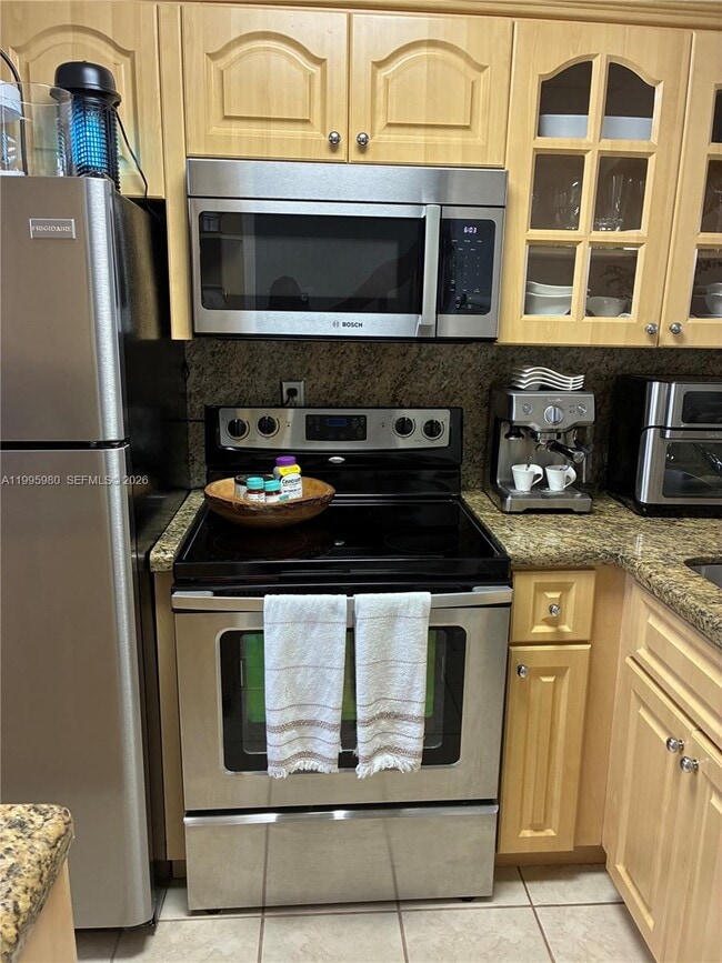 Building Photo - 6858 NW 173rd Dr