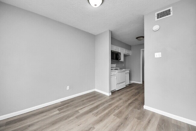 Building Photo - No Carpet. Private Yard. Extra Storage. What More Could You Ask For?