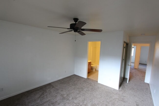 Building Photo - LEASE THROUGH JULY 3-Bed / 2.5-Bath Townhome in Boulder Point Near FUTS Trails