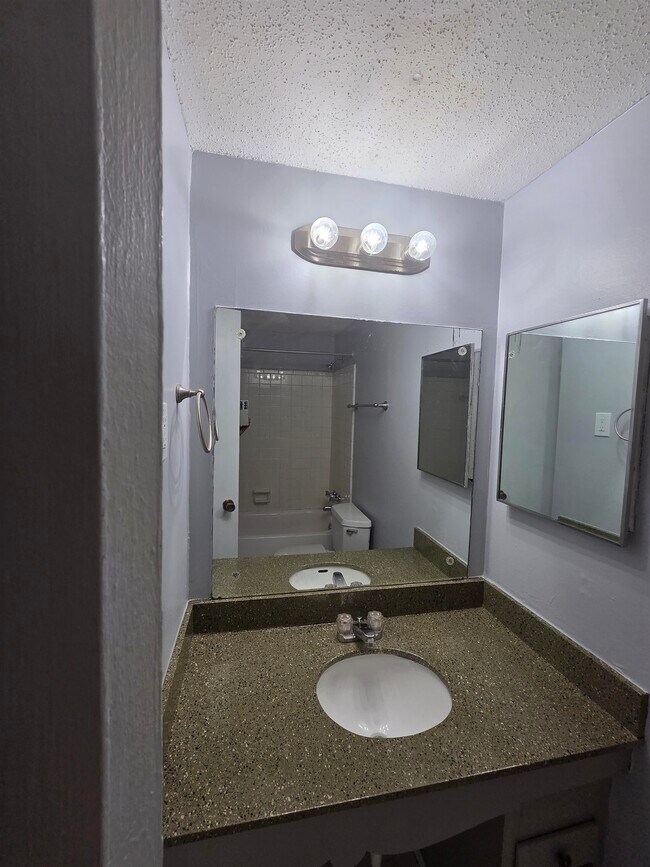 Building Photo - 3347 Clearbrook St