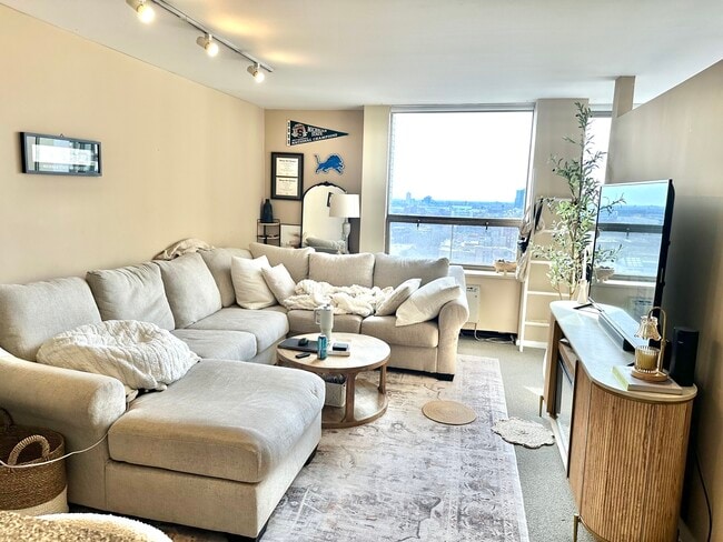 Building Photo - 1355 N Sandburg Terrace