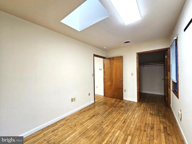 Building Photo - 809 Hanson St