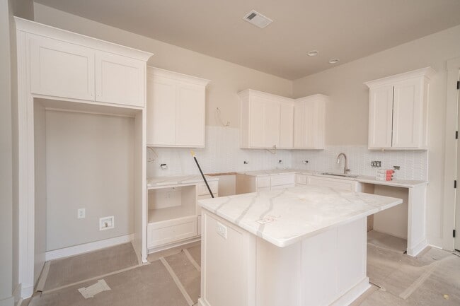 Building Photo - 3BR/3BA For Rent