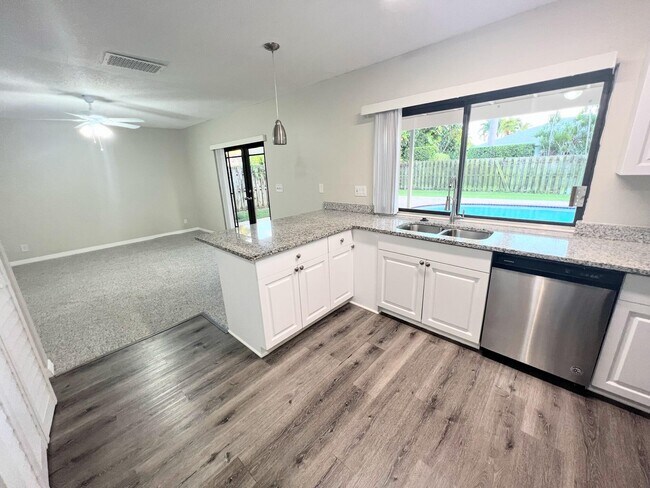 Building Photo - 4834 Willow Dr