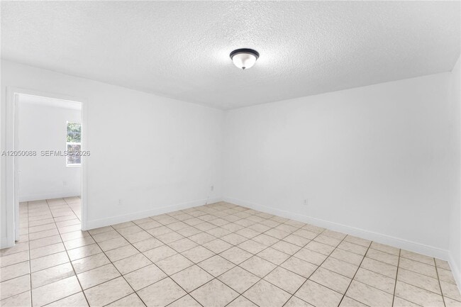 Building Photo - 1305 W 53rd St