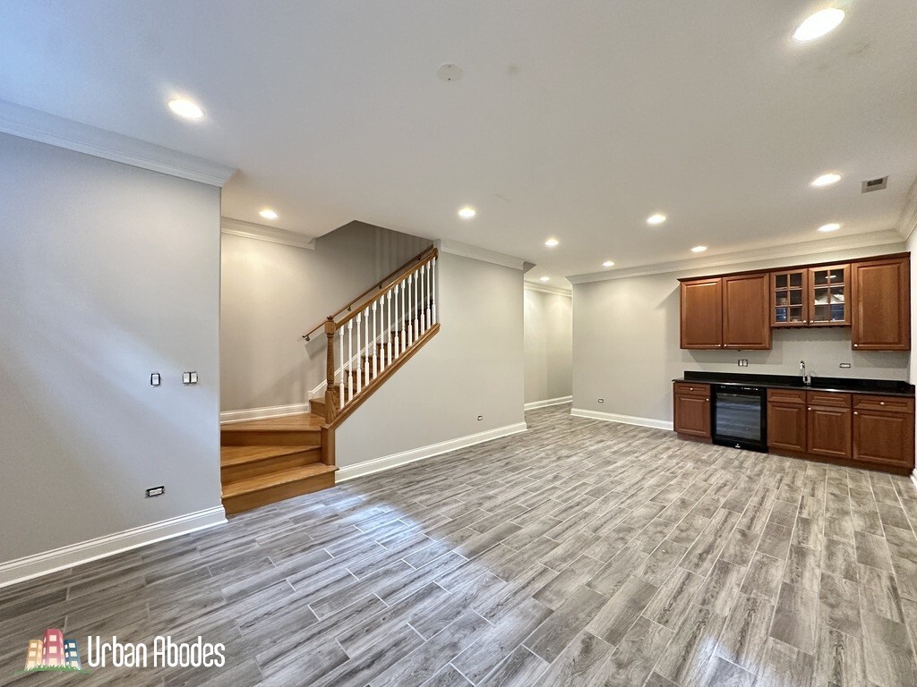 Building Photo - 3721 N Clifton Ave