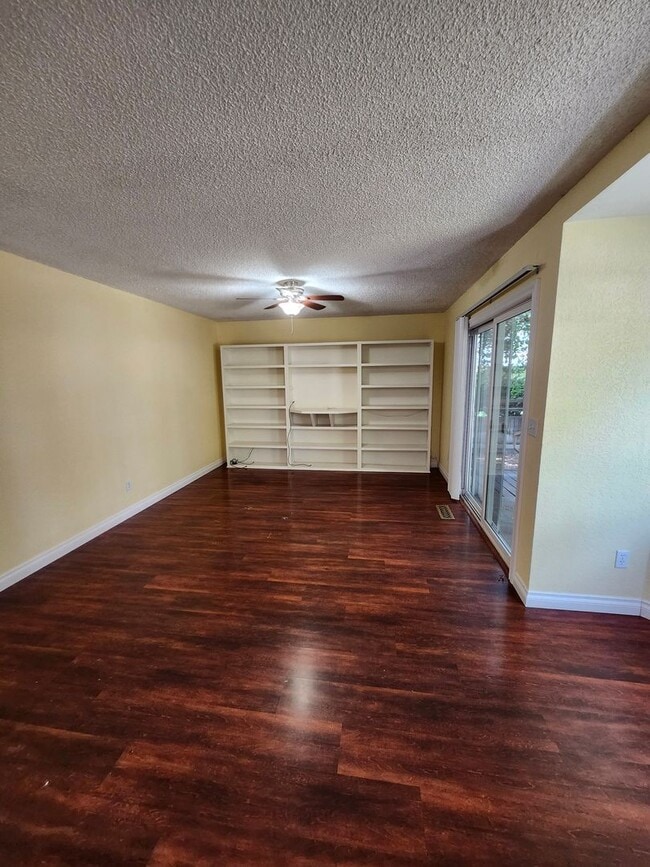 Building Photo - Centrally Located Richland Home, Close to Columbia Center Amenities!