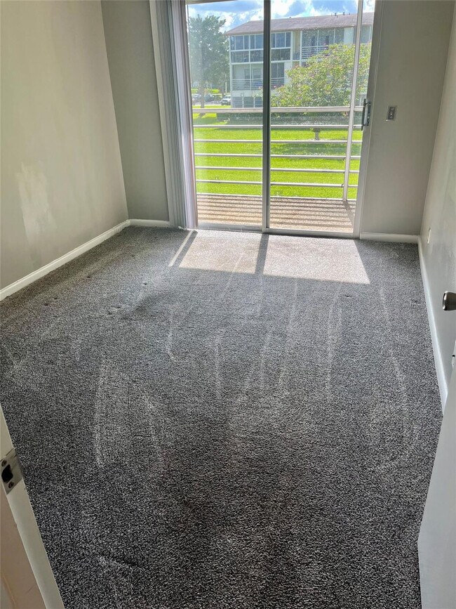 Building Photo - 144 Mansfield D