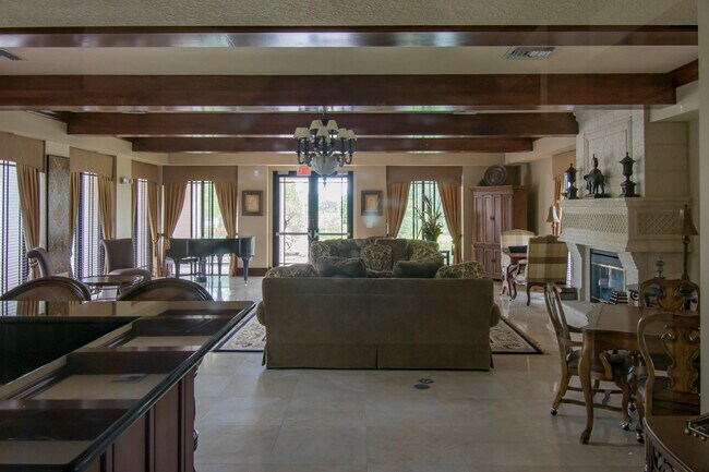 Building Photo - 2803 Sarento Pl