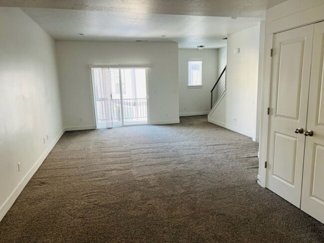 Building Photo - Beautiful 2018 townhome with 2 car garage and tall ceilings.