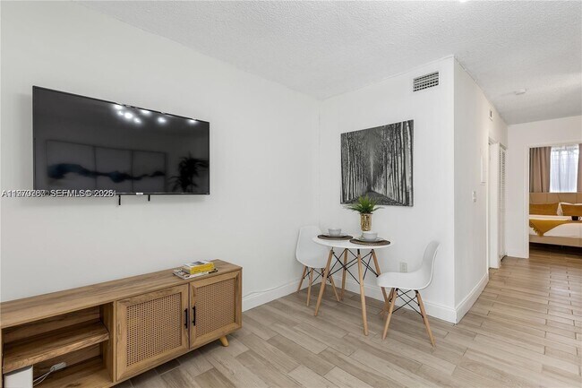 Building Photo - 815 NW 30th St