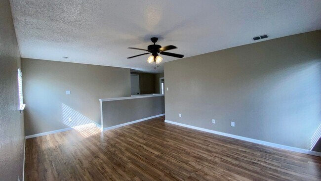 Building Photo - Beautiful Home in Established Neighborhood