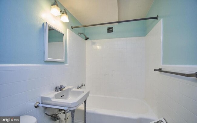 Building Photo - 1711 Massachusetts Ave NW