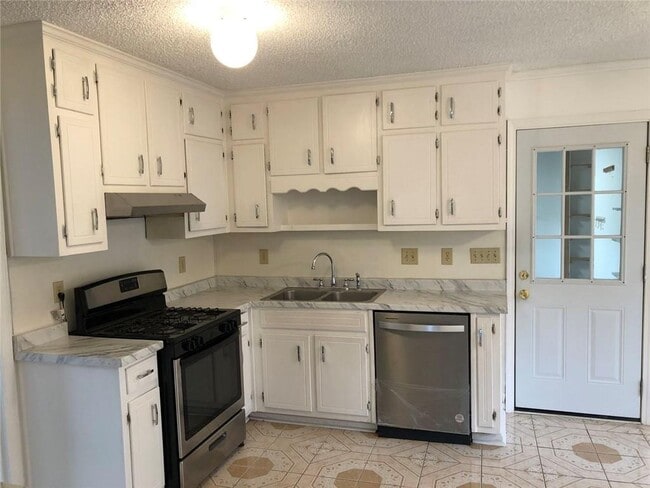 Building Photo - 2535 Raintree Way NE