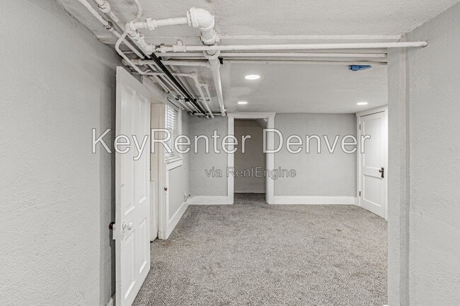 Building Photo - 945 N Washington St