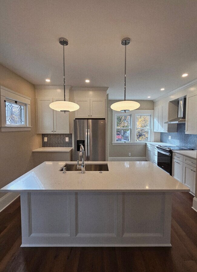 Building Photo - 9715 Clifton Blvd