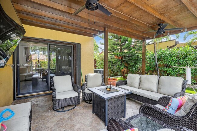 Building Photo - 20424 NE 10th Ct Rd