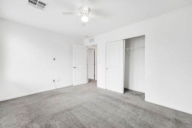 Building Photo - Modern Southwest Retreat with Flexible Living Spaces!