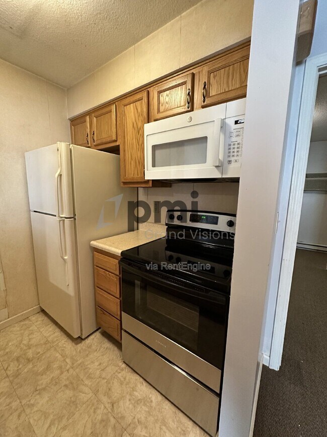 Building Photo - 1308 Arthur Ave