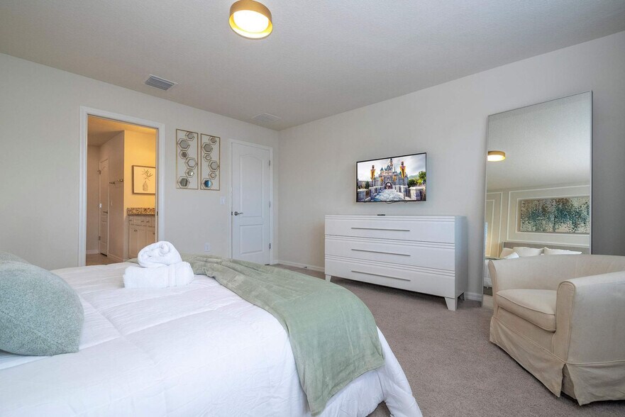 Building Photo - 7392 Oakmoss Loop