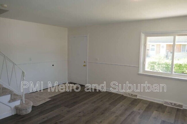 Building Photo - 37 E Judith Ann Dr