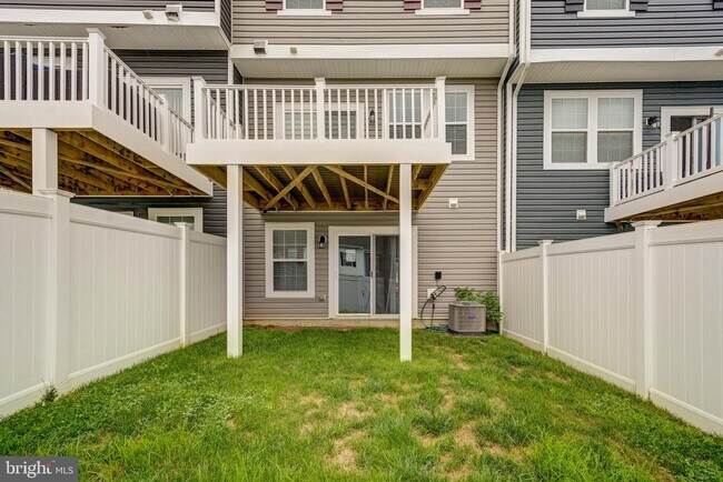 Building Photo - 5059 Silver Oak Dr