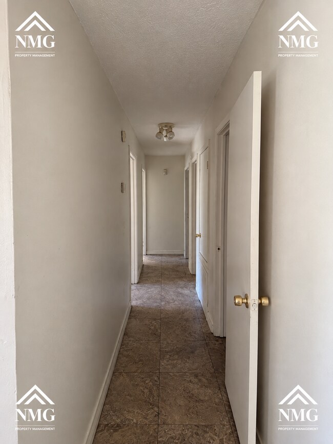 Building Photo - 1755 Brookhollow Cir
