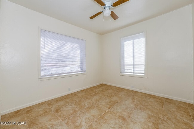 Building Photo - 2631 N Fontana Ave