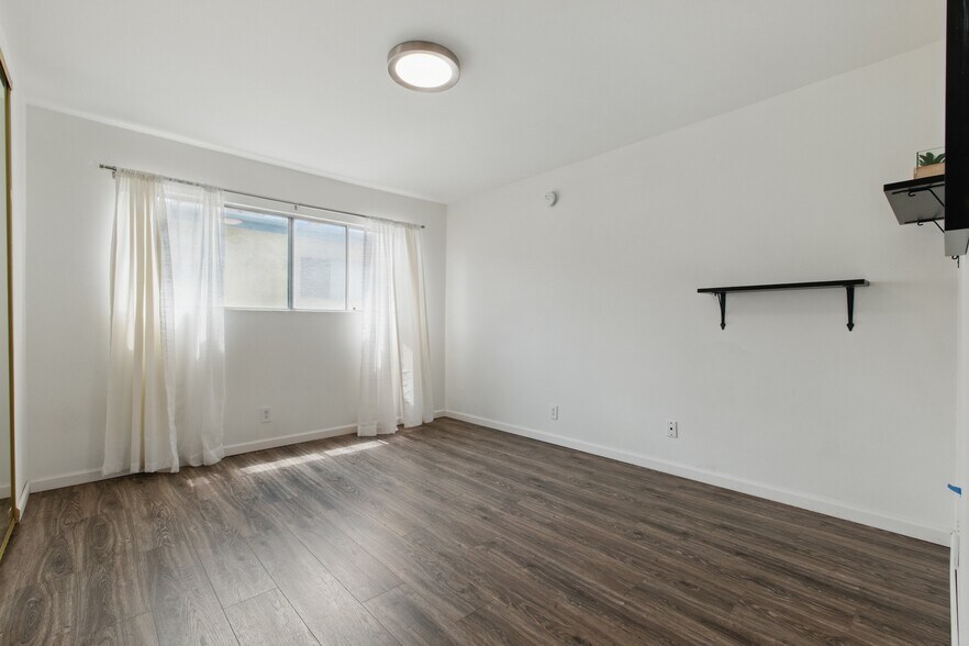Building Photo - 5400 Lindley Ave