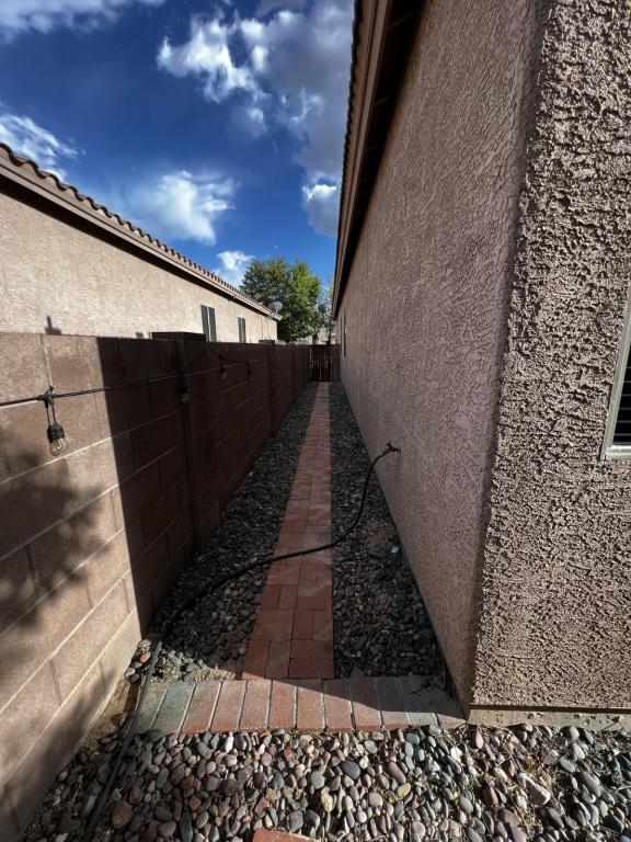 Building Photo - 12555 E Red Canyon Pl