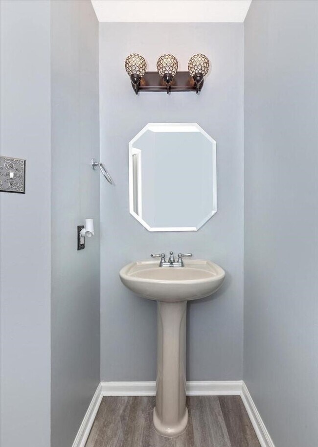 Building Photo - Beautifully maintained townhouse in New Market available before the new school year!