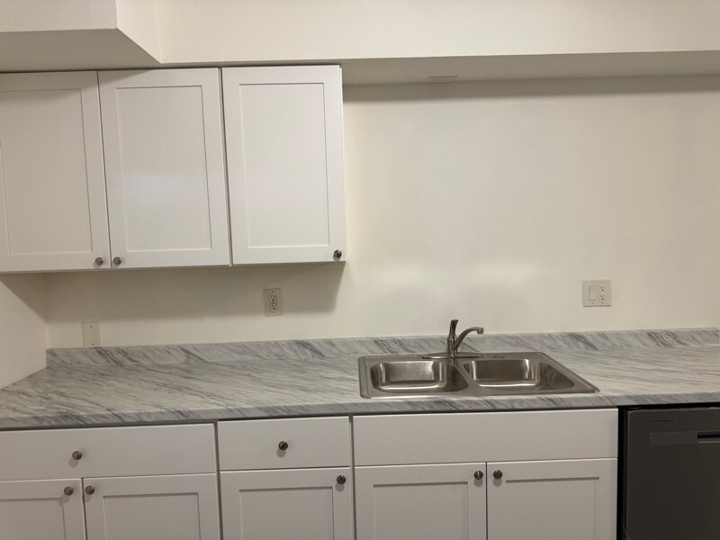 Building Photo - 325 N Lochview Terrace