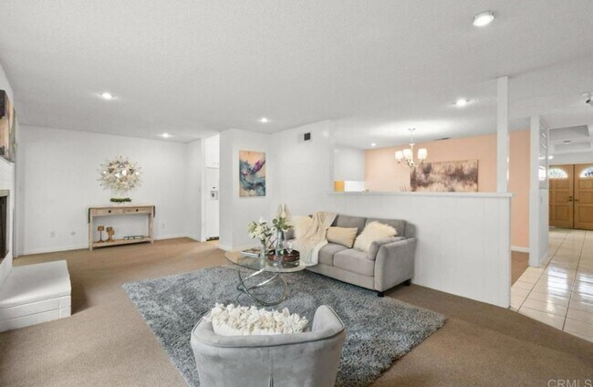 Building Photo - 3 bedroom, 3 bath home in the heart of San...