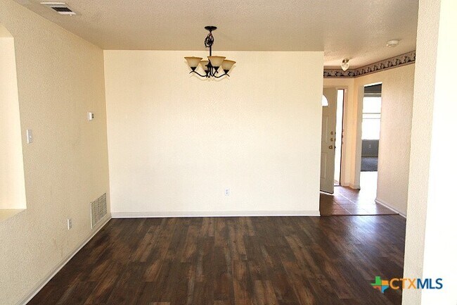 Building Photo - 5707 Schneider Dr